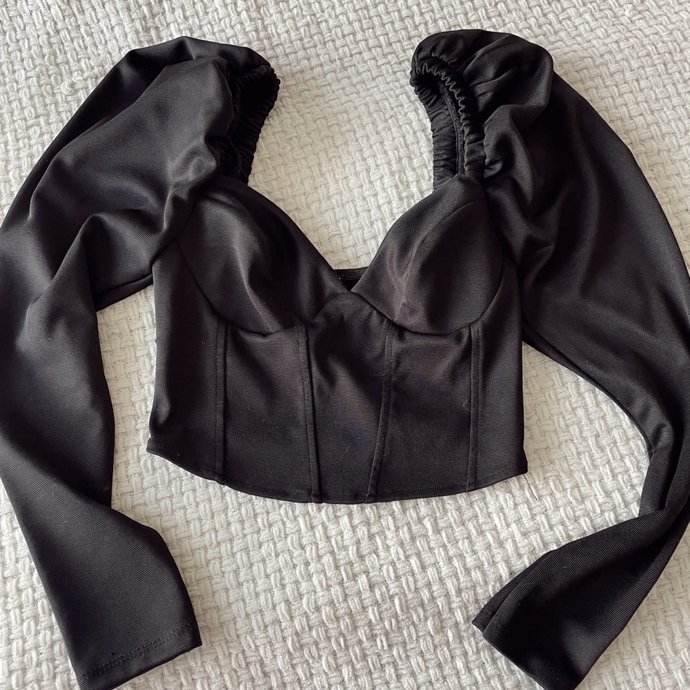 Like New Zara Long Sleeve Cropped Shirt